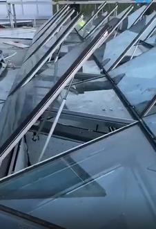 Triangular smoke exhaust skylight